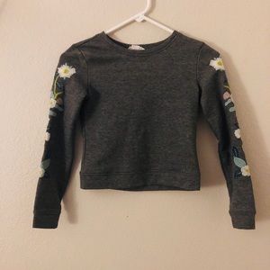 Gray cropped floral long sleeve shirt